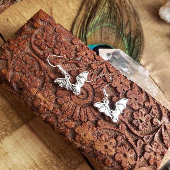 Vampire BAT earrings ~Gothic~Horror~Dracula~Halloween Jewelry~Goth~Witchy~Vamp - Picture 10 of 11